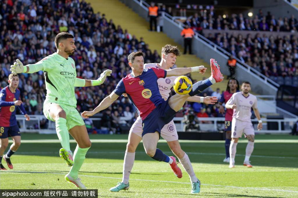 巴萨迎战法兰克福！弗里克三大难题待解，德容回归引发首发之争